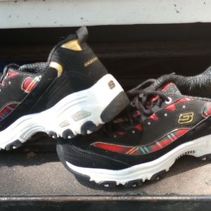 Women's size 7 sketchers black and red only wore twice